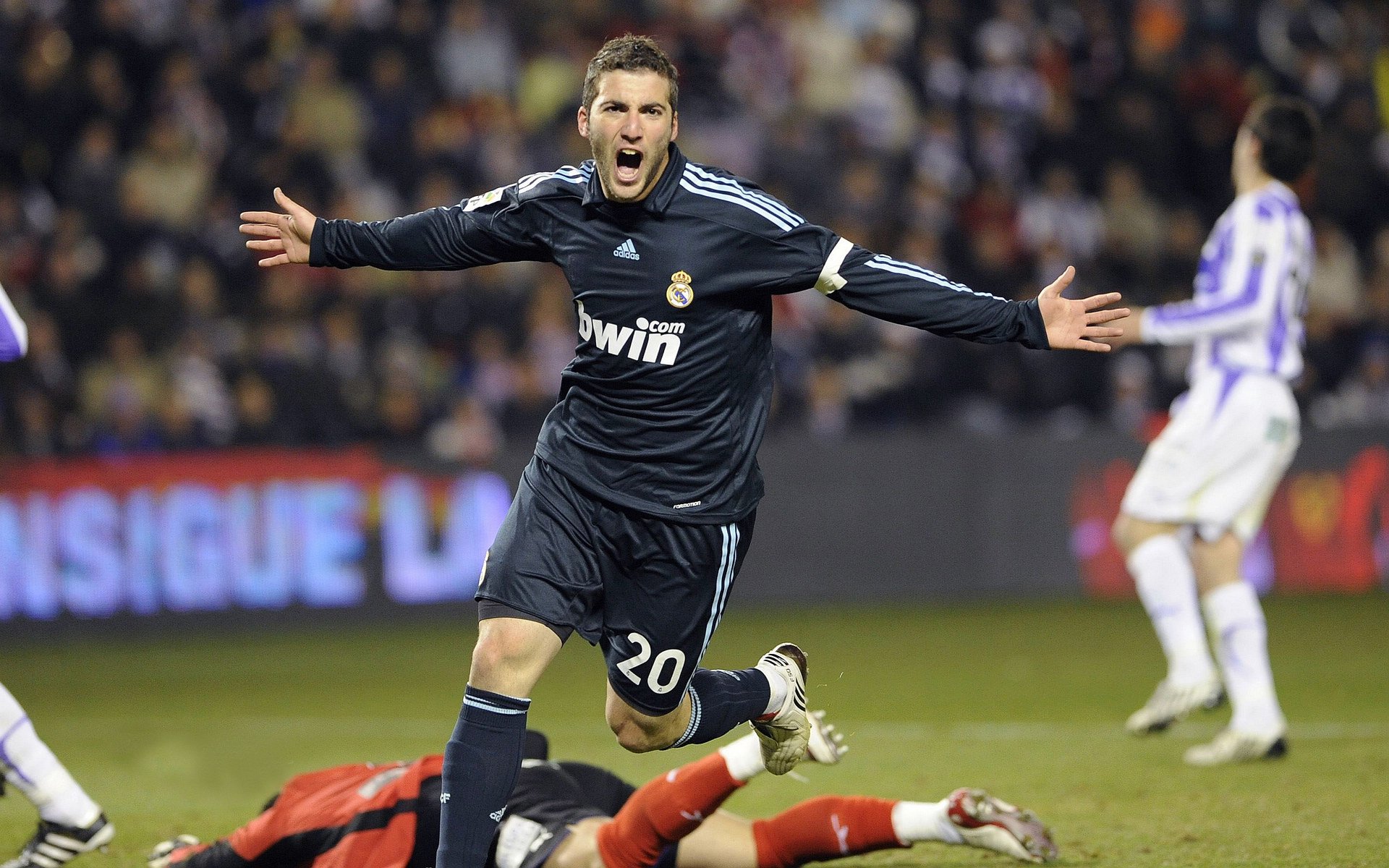 逆转奇迹:那些让人难以置信的比赛瞬间,经典逆转比赛