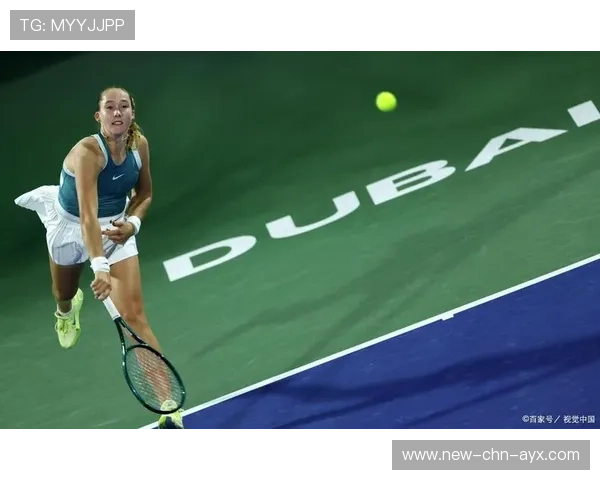 网球外角发球打得对手站位崩溃